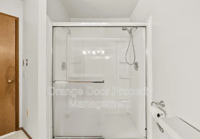 5204 Ridge Dr NE — Photo 32