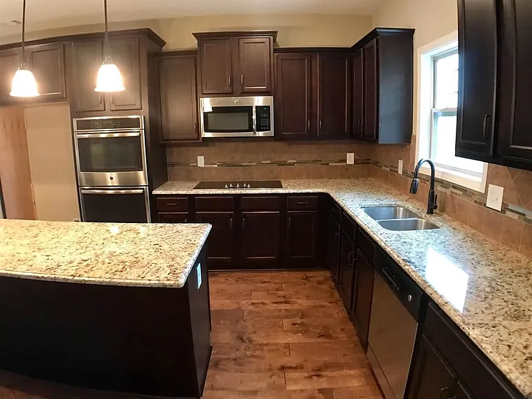 Kitchen. Does have a fridge