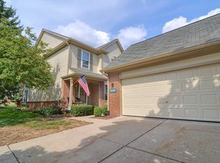 16749 Country Knoll Dr, Northville, MI 48168