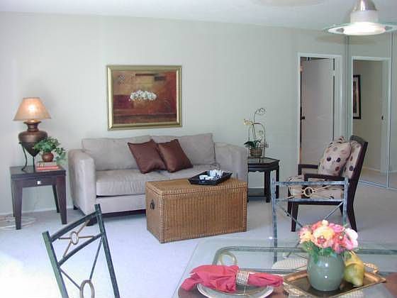 1st image of 904 Peninsula Ave APT 211
