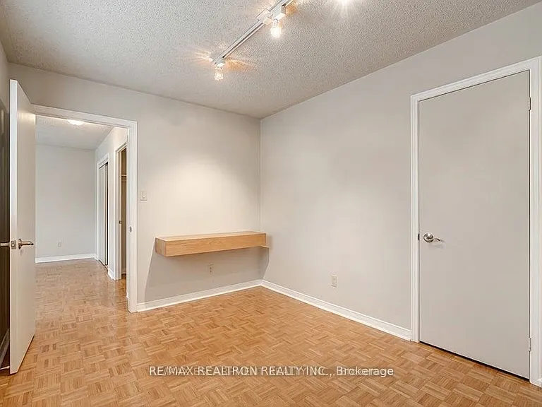 5591 Cosmic Cres — Photo 22
