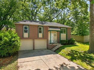 1100 NW Canterbury Rd, Blue Springs, MO 64015