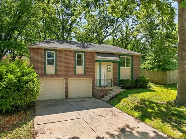 1100 NW Canterbury Rd, Blue Springs, MO 64015