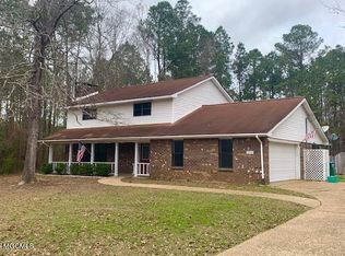 2724 Bayou Oaks St, Gautier, MS 39553
