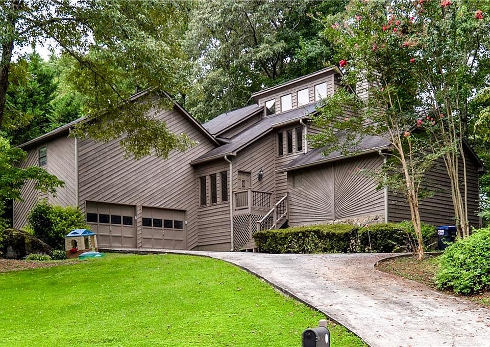 1st image of 2673 Forest Glen Dr NE