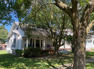 703 N Vine St, Sandoval, IL 62882