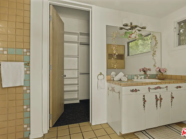 3780 1/2 Multiview Dr — Photo 26