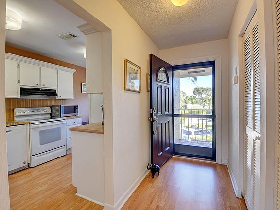 2nd image of 8 Stratford D Drive E #D