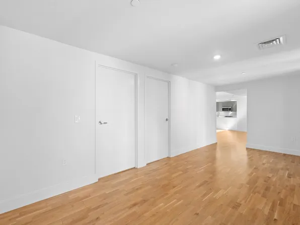 310 Clarkson Avenue image 11 of 26