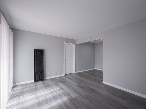 3rd image of 15311 Knox Ave APT 3