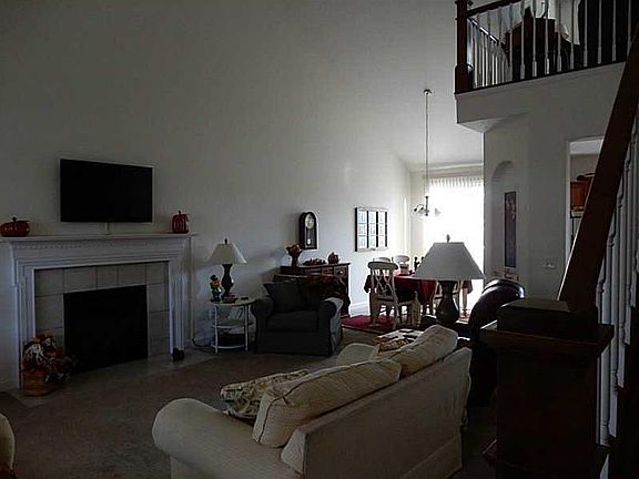 4th image of 3949 Black Pine Dr