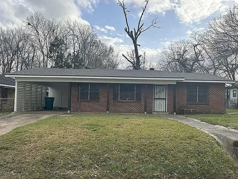 516 E South St — Photo 1