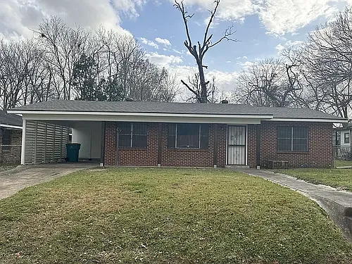 516 E South St Photo 1