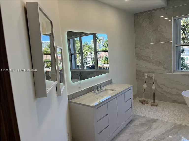 3705 NE 214th St #13 — Photo 38