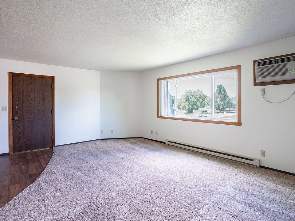 Fargo, ND Summerfield Apartments | 21A | Living