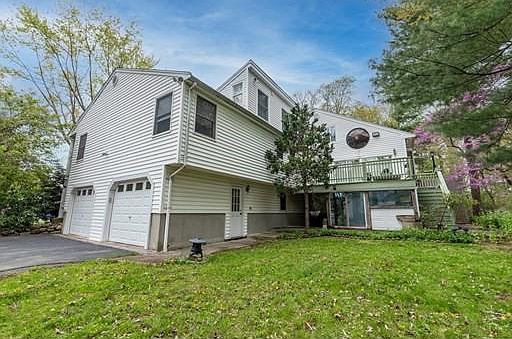 4th image of 30 Bradford Ln