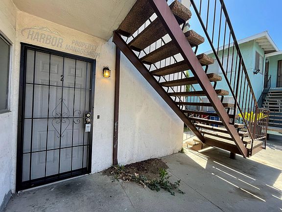 2nd image of 10212 Doty Ave APT 2