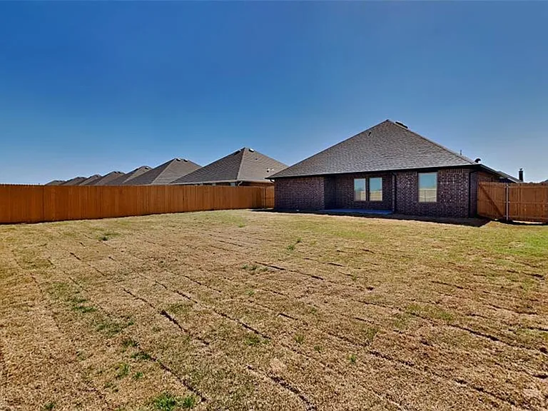 12716 Elba Dr — Photo 17