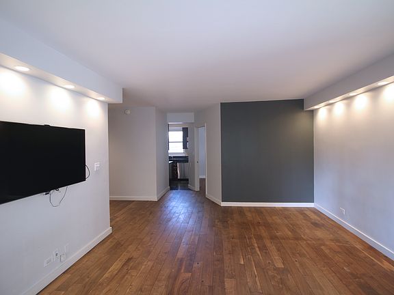5th image of 159 W 53rd St APT 24B