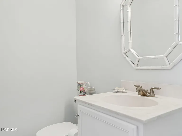 2746 Oak Forest Dr — Photo 36
