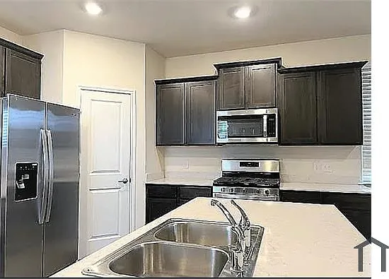 3959 Oak Creek Cir — Photo 17