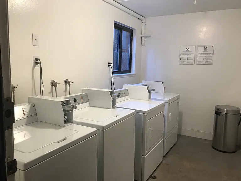 389 Alcatraz Ave — Photo 8