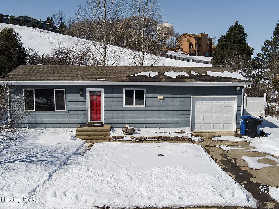 1st image of 611 7th Ave E