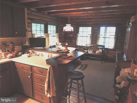 4th image of 21 Warwick Cir