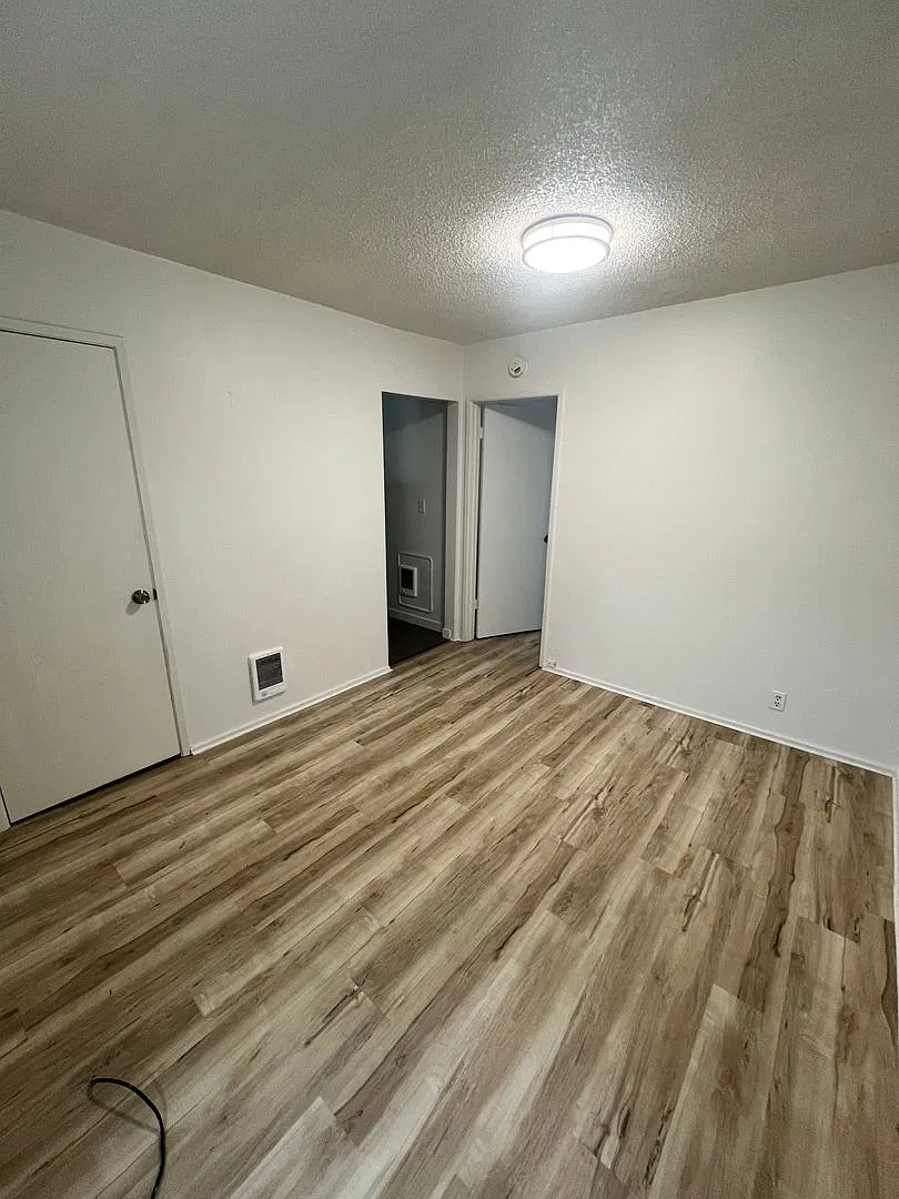 Lincoln Court Apartments — Photo 3