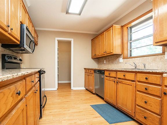 5th image of 211 Solti Dr