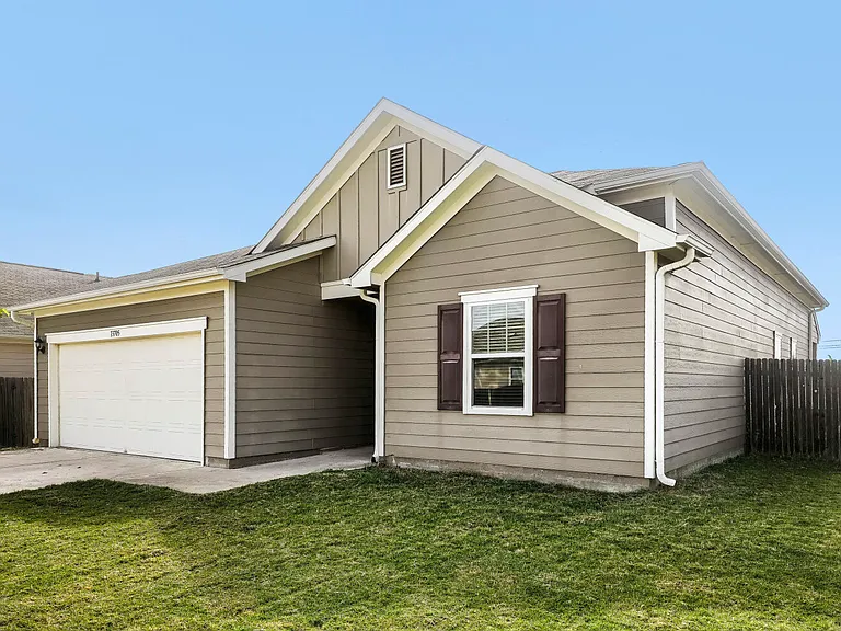 13705 Sherri Berry Way — Photo 3
