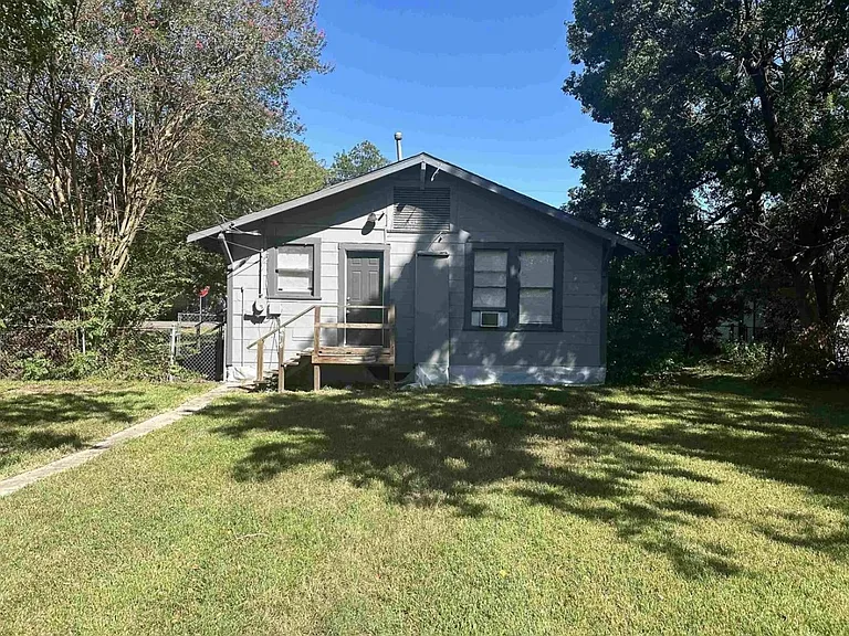 4210 Sullivan St — Photo 10