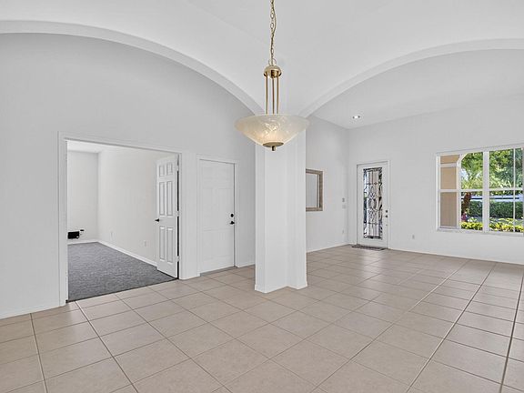 5th image of 8107 BELLAFIORE Way
