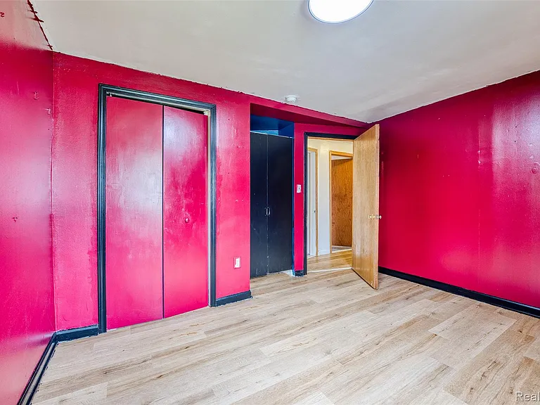10401 Degrand St — Photo 18