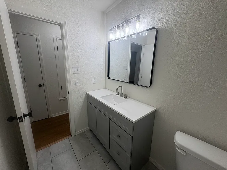 1321 W Pittsburg St — Photo 15
