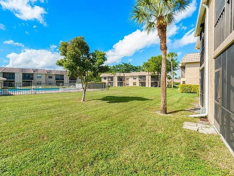 6772 Palmetto Cir S #102 — Photo 8