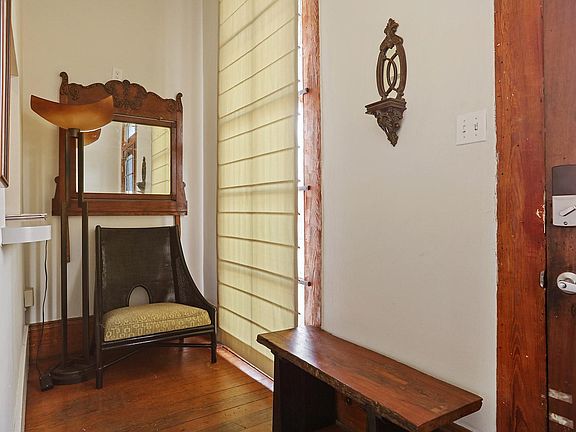 2nd image of 4824 Prytania St