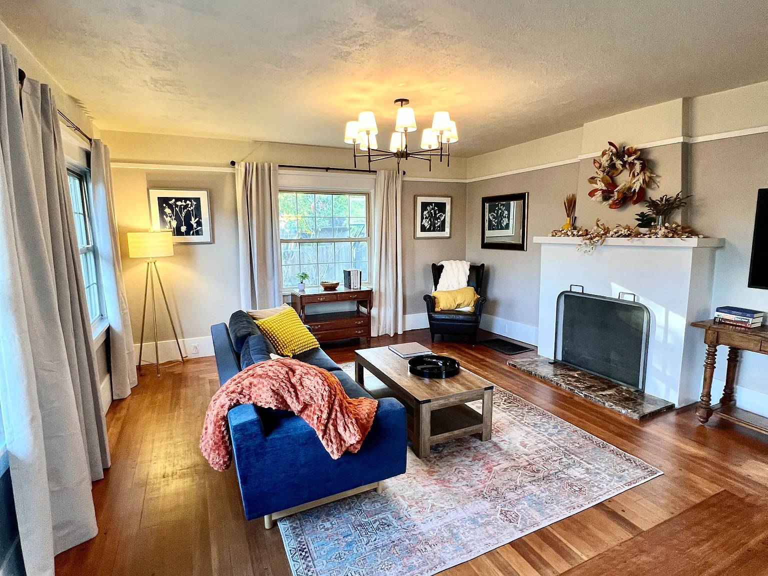 2100 W Lincoln Ave — Photo 2