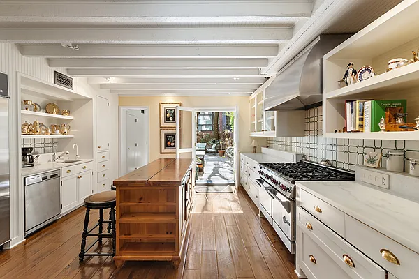 Sold by Corcoran | media 7