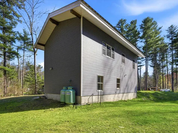 1 Deer Crossing Circle, Londonderry, NH 03053