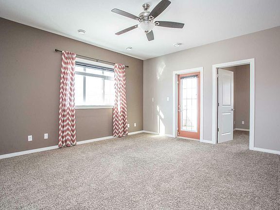 2nd image of 306 Oak St #306-639