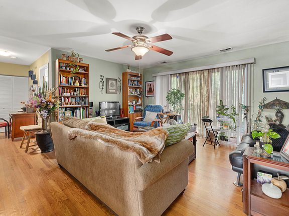 4th image of 6417 N Damen Ave APT 3W