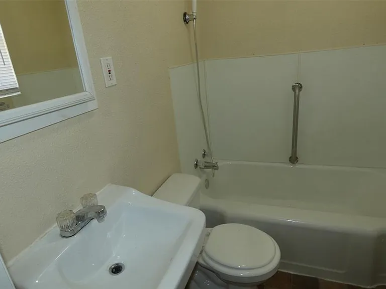 1360 Mulberry St — Photo 2
