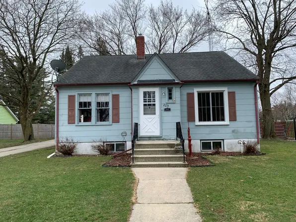 225 W Page St, Elkhorn, WI 53121