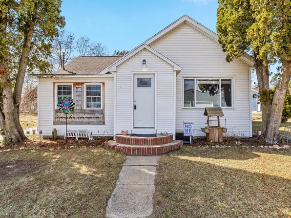 125 N A St, Trufant, MI 49347