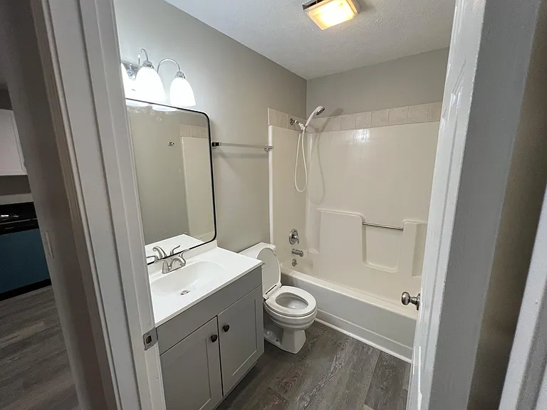 300 Stewart Ln #31 — Photo 8
