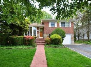 38 Evelyn Ln, Syosset, NY 11791
