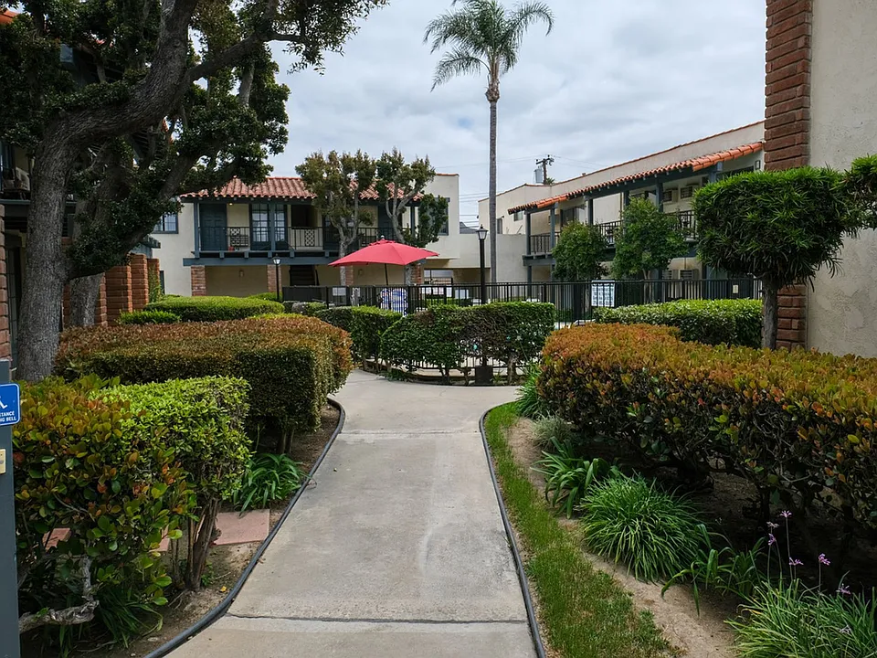 Tustin Villas