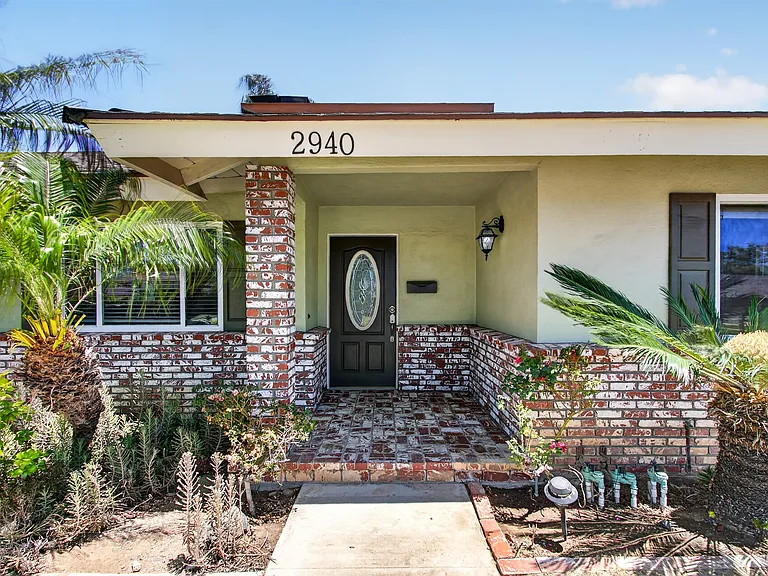 2940 Charles Ave — Photo 32