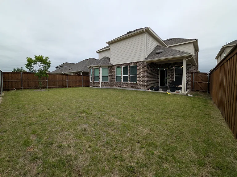 1528 Woodhaven Dr — Photo 24